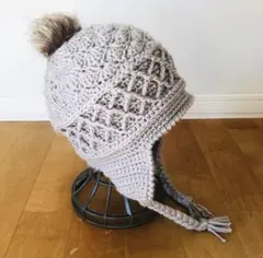 手編み　耳あて付きニット帽　カフェオレ