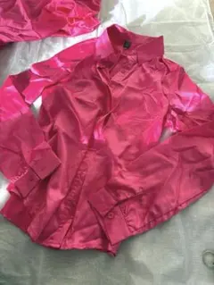 ピンクの長袖シャツ 100%ポリエステル