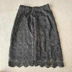 UNIQLO 黒　花柄レーススカート