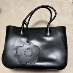 大人気 マリークワント レザー トートバッグ フラワーチャーム 通勤 通学　袋付