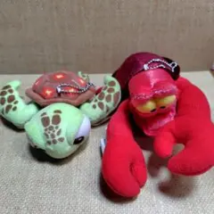 ディズニー　肩のせぬいぐるみ　セバスチャン　スクワート