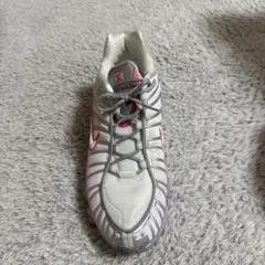 n*n様 NIKE SHOX スニーカー ホワイト ピンク シルバー - メルカリ