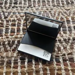 shu uemura 手鏡 あぶらとり紙付きのサムネイル