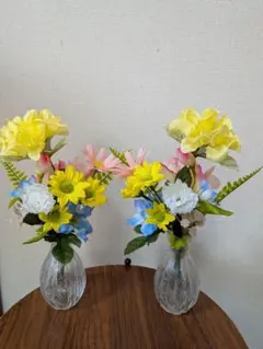 인공 부처님 꽃 한 쌍