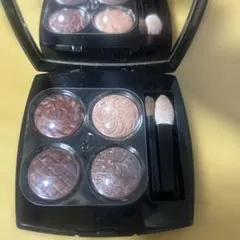 Chanel レ キャトル オンブル ブトン 219