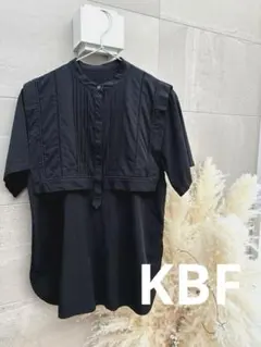 【美品】KBF ケイビーエフ パイピングレイヤードブラウス 墨黒 ブラックのサムネイル