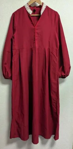 SHEIN　長袖ワンピース　ベルト付き　刺繍　レッド