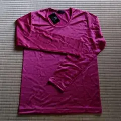 ピンクの長袖Ｔシャツ ナイロン製