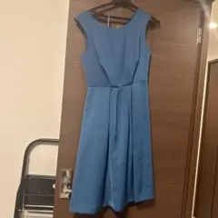 青いAラインパーティードレス