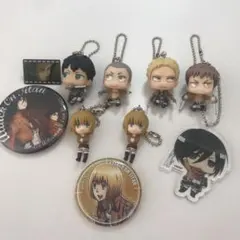 進撃の巨人　ストラップ　缶バッチ