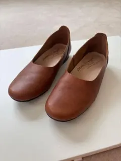 IL BISONTE イルビゾンテ フラットシューズ牛革 ロゴ入 25 - メルカリ