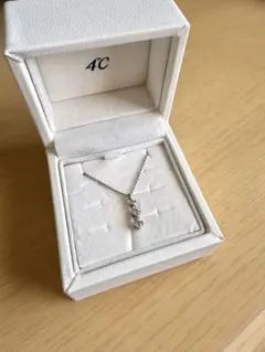 4℃ プラチナネックレス 3石ダイヤ