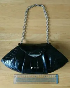 ［フルラ］美品シルバーチェーン付きバッグ(クロコ型押し)