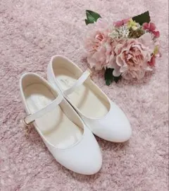 子供用 ホワイト フォーマルシューズ ストラップ チャーム付き 19cm