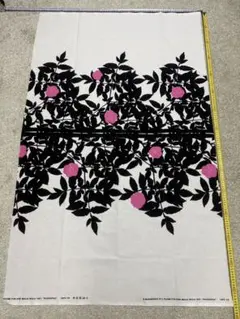 Marimekko Ruusupuu(ルースプー）生地　レア