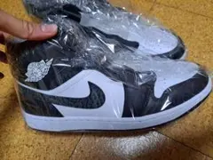 NIKE ナイキ エアジョーダン1 ミッド パンダエレファント サファリのサムネイル
