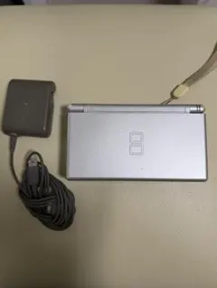 ニンテンドー DS Lite シルバー 本体と充電器付き