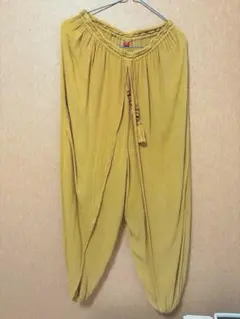 マスタード色 サルエルパンツ スリット有