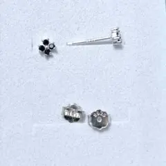 黒のクローバー　スタッドピアス(シルバー925刻印あり)