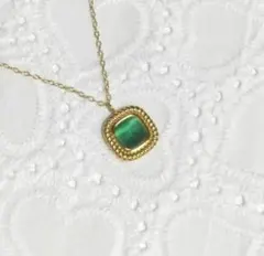 スクエアグリーンのネックレス　ゴールド　14kメッキ　高品質　ペンダント