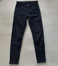黒 スキニーパンツ