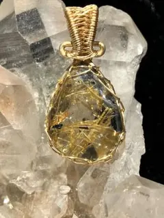太陽ルチルクォーツ ワイヤーラッピング ペンダントトップ 天然石 パワーストーン