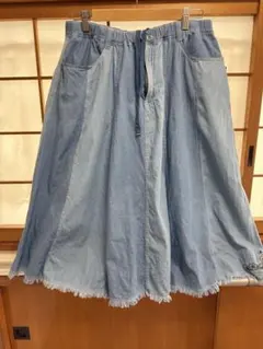 ドラッグストアーズ デニム切替フレアスカート 裾フリンジ　刺繍入り　Ｆのサムネイル