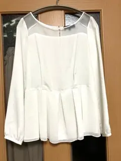 UNTITLED　アンタイトル　ホワイト　白　長袖ブラウス　首周りシースルーのサムネイル