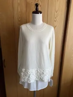 お値下新品タグ付バトームーシュ丸首オフ白花柄モチーフレース装飾ニットプルオーバー