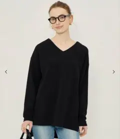 cocaエンボスVネックプルオーバー黒