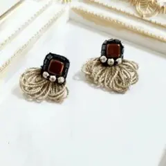 【Kokoko様専用】ビーズ刺繍ピアス* 小さなスクエアチェコガラスにタッセル