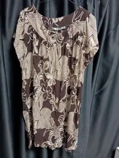 花柄オフショルダートップス M-L