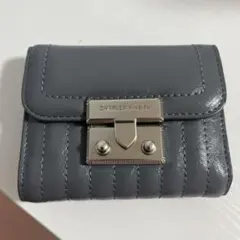 CHARLES & KEITH グレー 三つ折り財布のサムネイル