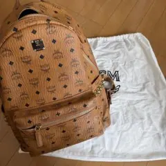 極美品 MCM リュック スターク Mサイズ バックパック スタッズのサムネイル