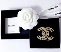 SALE【超美品】CHANEL ブローチ シルバー 箱付き 入学式 卒業式 - メルカリ