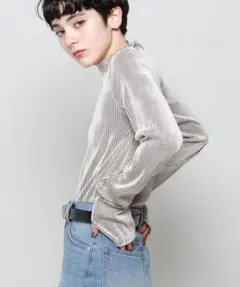 PAGE BOY クシュソデバイカラープリーツハイネック 長袖カットソー