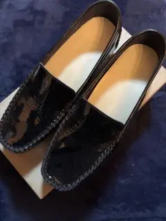 超メルカリ市価格！ BPQCローファースリッポン　エナメル 黒　22.5cm