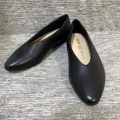 美品 Vカットスムースレザー ポインテッドトゥ フラットパンプス 22.5