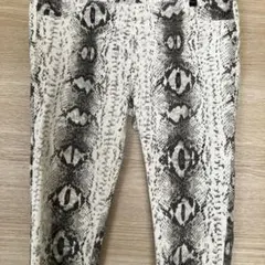 【新品未使用】極美品 パイソン柄 ストレッチ スキニーデニム Mサイズ 送料込み