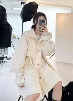 Kastane カスタネ　バックギャザートレンチコートのサムネイル