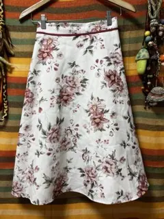 花柄 膝丈 フレアスカート フェミニン エレガント 上品 オフホワイト　レトロ