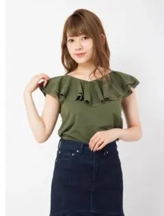 CECIL McBEEセシルマクビー２WAYデザイントップスモデル着用カーキのサムネイル