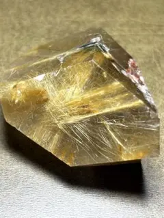 ゴールドタイチンルチル　フリーカット原石（新品未使用）金運最強　置物　天然石