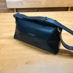 CHARLES & KEITH ブラックハンドバッグ