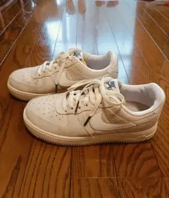 NIKE AIR FORCE 1 スエード ベージュ スニーカーのサムネイル