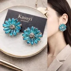 アクアブルーガラスフラワー　お花　ピアス　イヤリング