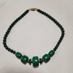 緑色ネックレス