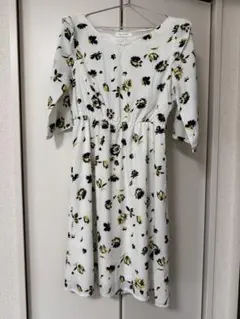 【美品】Rew de Rew 花柄 フリル袖 ワンピース ホワイト Mサイズのサムネイル