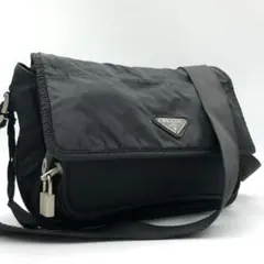 【美品】プラダ ナイロン ショルダーバッグ ブラック 三角ロゴのサムネイル