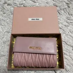 ミュウミュウ 長財布 マテラッセ 金ロゴ ピンク カード入れ付 - メルカリ